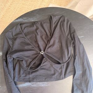 SHEIN Black Long-Sleeve Cropped Top with Heart Ring